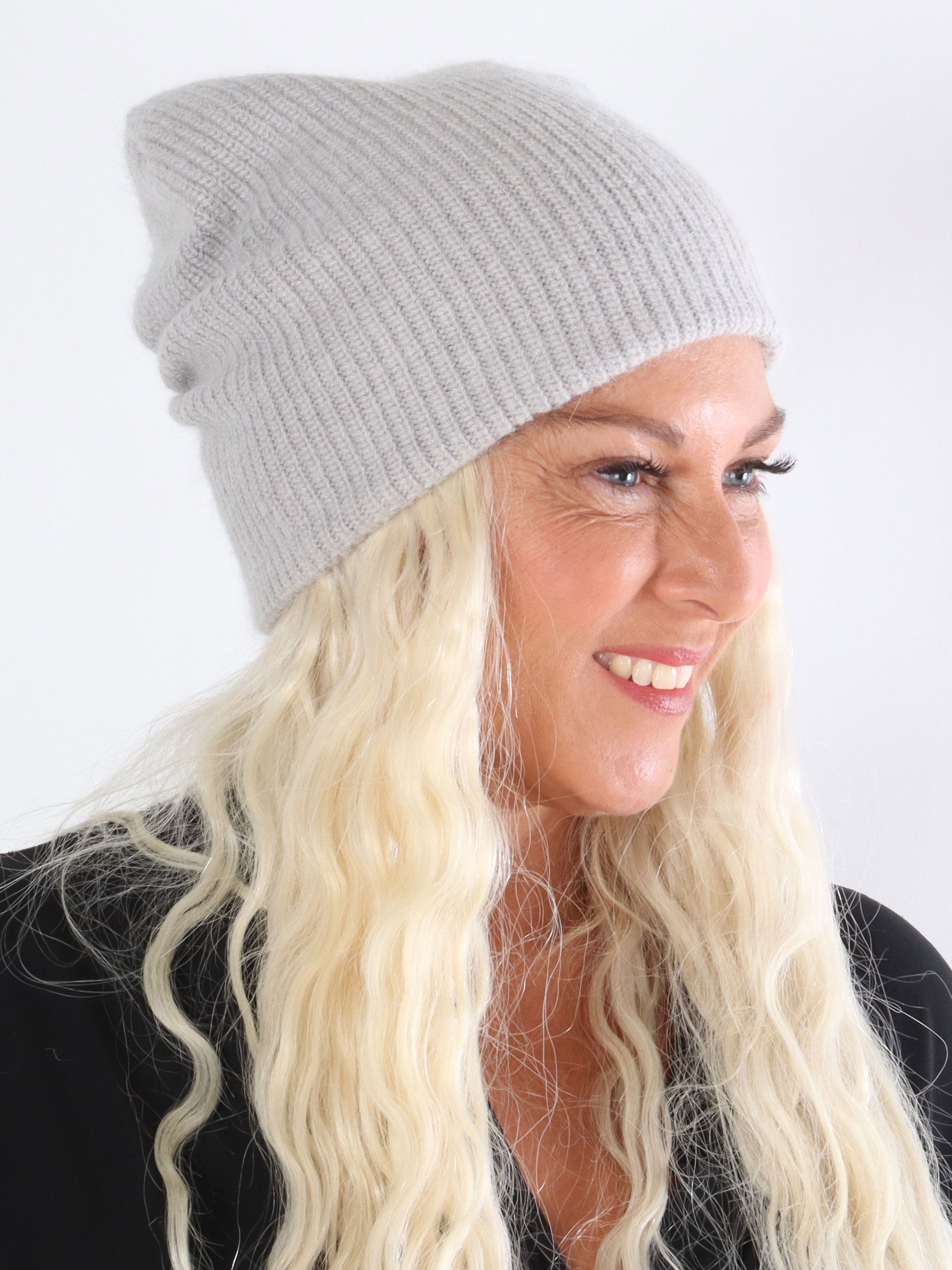 Evelina - Beige mjuk hatt